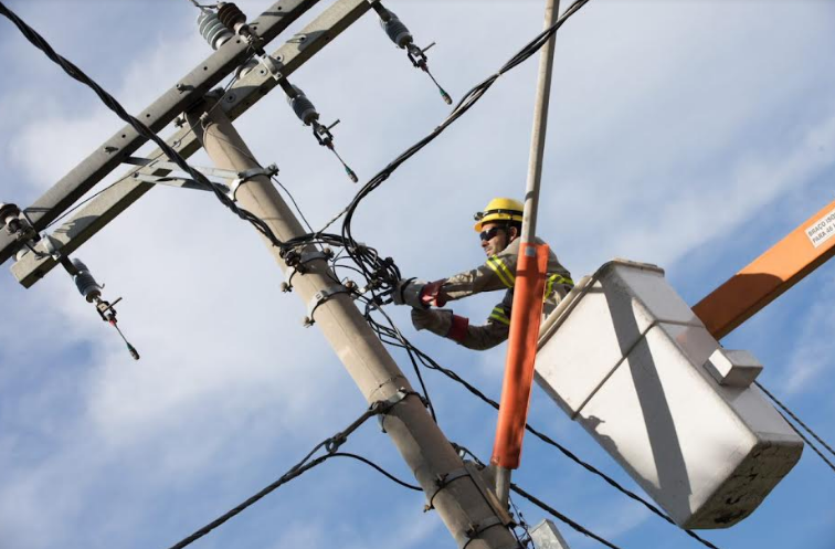 Cemig lança concurso para eletricista de redes de distribuição