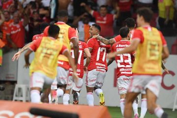 Internacional domina e vence Grêmio em clássico adiado e cercado de tensão