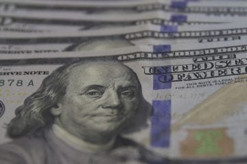 Dólar cai para R$ 5,16 e fecha no menor valor em 20 dias