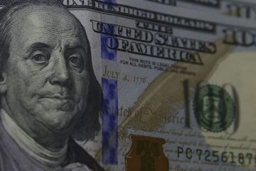 Dólar cai para R$ 5,09 e fecha no menor valor em uma semana
