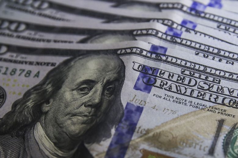 Dólar sobe para R$ 5,22, impulsionado por exterior