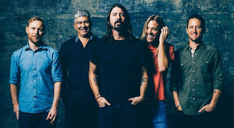 Baterista da banda Foo Fighters é encontrado morto em hotel na Colômbia