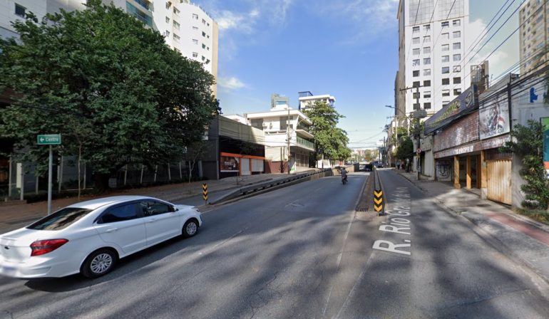 Motociclista morre após acidente com ônibus na Savassi, em BH
