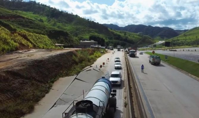 BR-381: asfalto sede em Antônio Dias e interdita estrada parcialmente