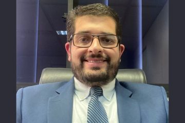 Chefe de gabinete do TCE, Gustavo Milânio recebe Medalha de Honra