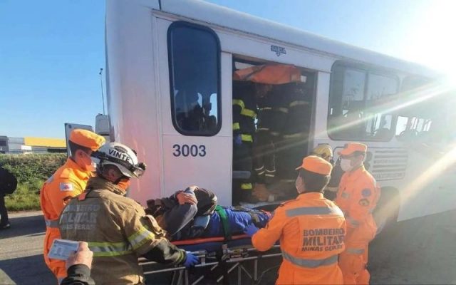 Cinco pessoas ficam feridas em acidente no Anel Rodoviário