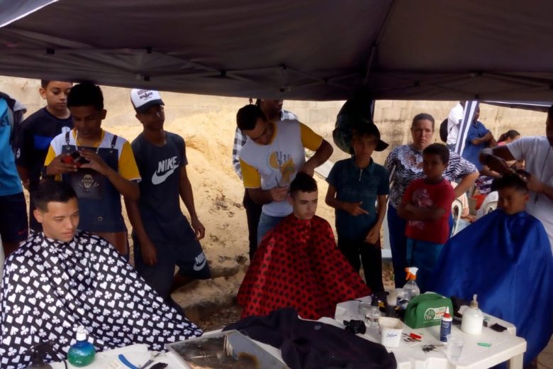 Projeto Cabeça Feita realiza ação social no distrito de Senhora do Carmo