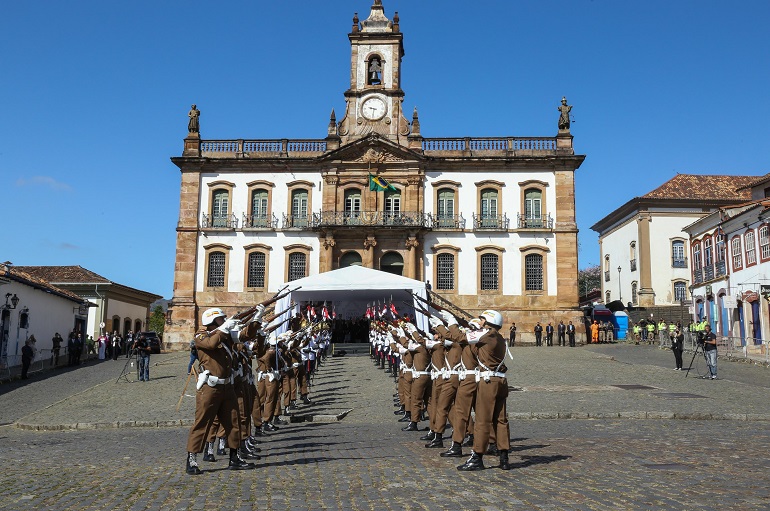 Profissionais são homenageados na cerimônia do Dia da Inconfidência Mineira, em Ouro Preto