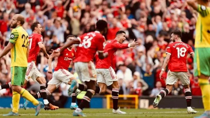 Cristiano Ronaldo faz 60° hat-trick da carreira em dura vitória do Manchester United