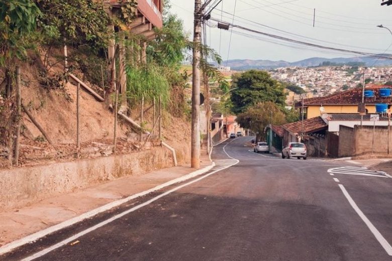 Itabira: rua Tabelião Waldemar de Alvarenga Lage passa por obras de revitalização