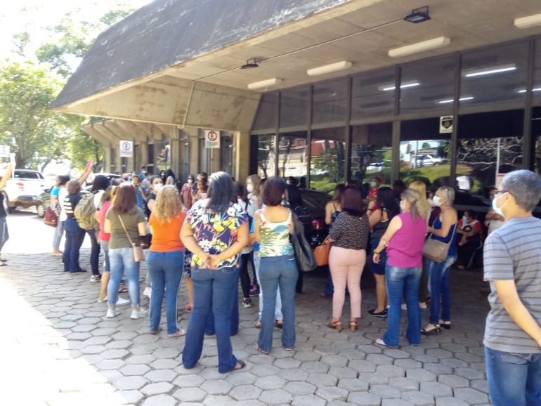 Professores reivindicam piso salarial e plano de cargos na Prefeitura de Monlevade