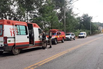 Carro com duas mulheres quase despenca em ribanceira no Areão