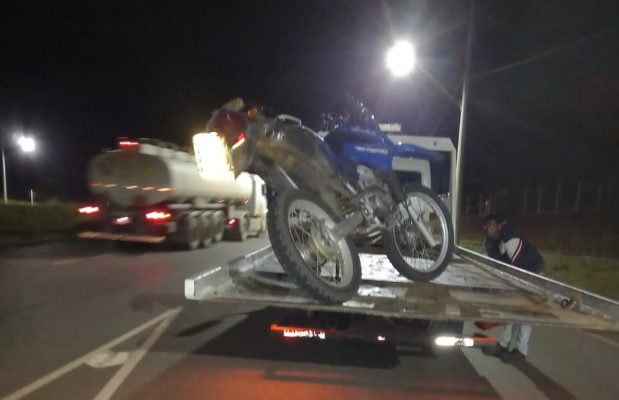 adolescente-pilotando-motocicleta-e-atingido-por-carreta-em-itabira