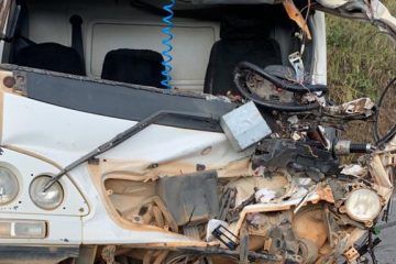 Motorista fica preso às ferragens em acidente na estrada de Nova Era