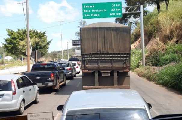 BR-381 apresenta congestionamento na chegada a Belo Horizonte