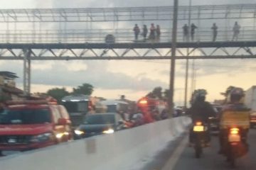 Jovem é atropelada por moto e carro passa por cima em sequência no Anel Rodoviário
