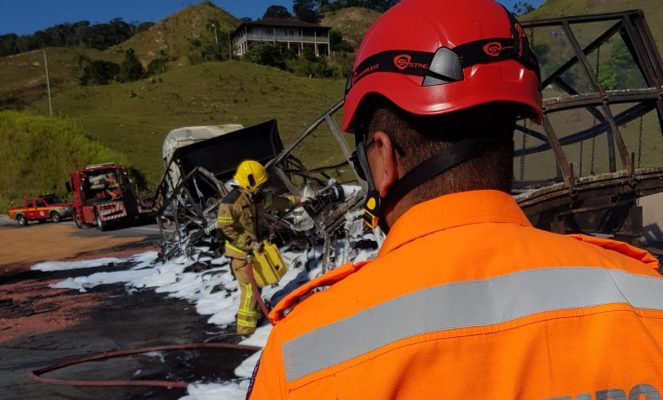 carreta-pega-fogo-e-interdita-a-br-381-em-antonio-dias