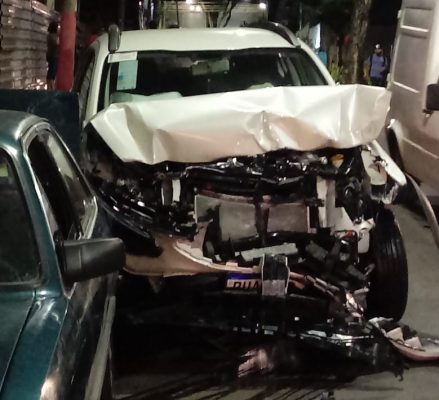 Itabira: motorista perde controle do carro e atinge outros quatro veículos; veja imagens