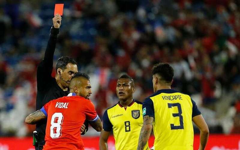 Árbitro de jogo do Atlético fez história na Europa e no Gre-Nal