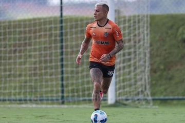 Vargas comemora renovação com o Atlético: ‘Vou dar o melhor de mim’