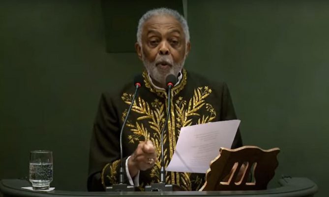 Com belo discurso, Gilberto Gil toma posse na Academia Brasileira de Letras