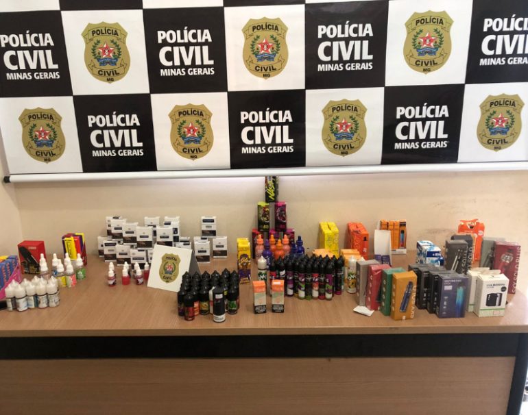 Dupla é presa por venda de cigarros eletrônicos em Ouro Preto
