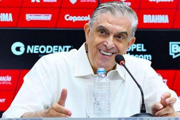 Petraglia vê erro do Cruzeiro e diz que Ronaldo pediu R$ 40 mi por Roque