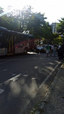 colisão entre veículos no Centro de BH