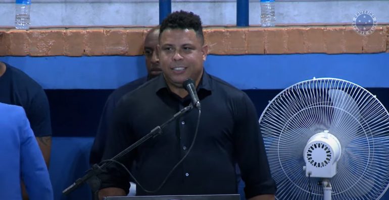 “Vamos voltar à elite do futebol brasileiro, vocês têm o meu compromisso” diz Ronaldo Fenômeno em discurso