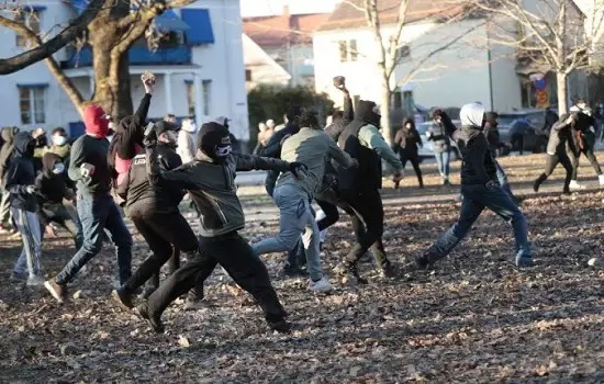 Protestos contra grupo de extrema-direita deixam ao menos 40 feridos na Suécia