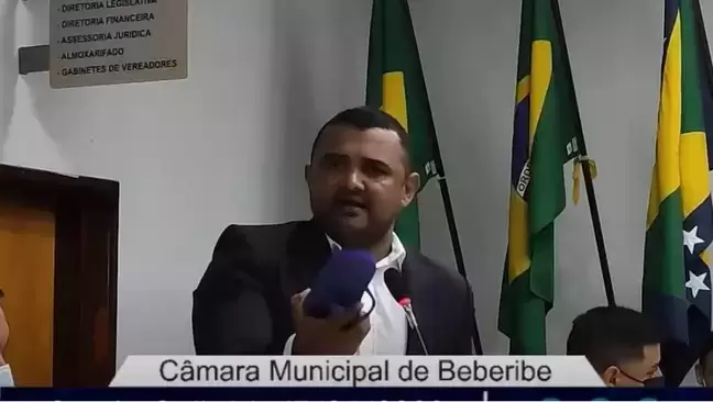 Vereador incentiva população a bater de “chinela” em prefeita de Beberibe, no Ceará