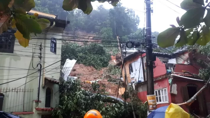 Chuva chega ao litoral e deixa mortos em Angra dos Reis e Paraty