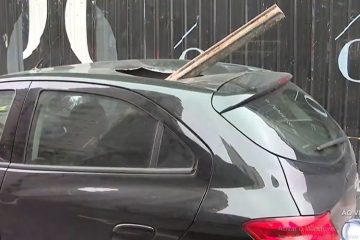 Mulher fica ferida depois que ser atingida por viga de prédio em obras