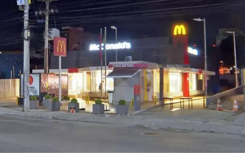 Atendente do McDonald’s é baleado por cliente e juíza nega prisão do agressor