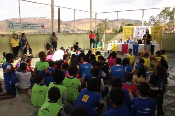 Projeto "Futebol de Rua" mobiliza alunos da Escola Promorar, em Monlevade