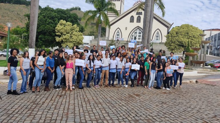 Integrantes do Parlamento Jovem de São Gonçalo participam de encontro em Dionísio