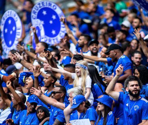 Cruzeiro e Grêmio se enfrentam pela Série B do Brasileirão; jogo será transmitido pela Rádio Caraça