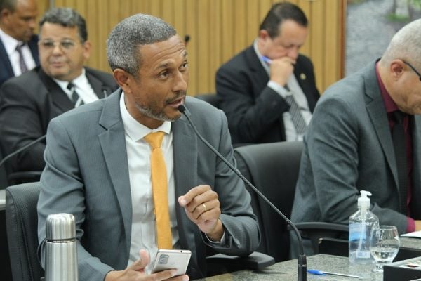 Neidson Freitas critica telefonia móvel e cobra maior discussão sobre o serviço em Itabira