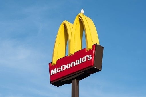 McDonald’s anuncia que venderá negócios russos e deixará país