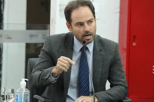 Neidson Freitas critica telefonia móvel e cobra maior discussão sobre o serviço em Itabira