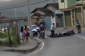 Colisão entre motos deixa dois feridos em Santa Bárbara