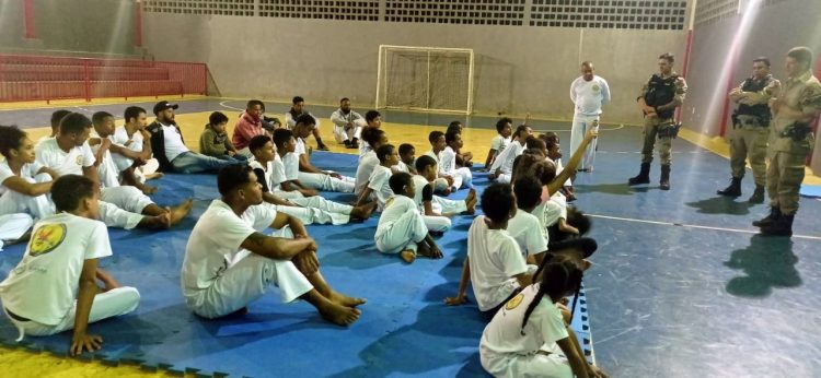 Crianças do Grupo Capoeira têm Roda de Conversa com PM em Mariana