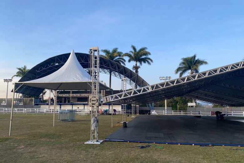 Quase lá! Estrutura para show do João Gomes está em fase final de montagem