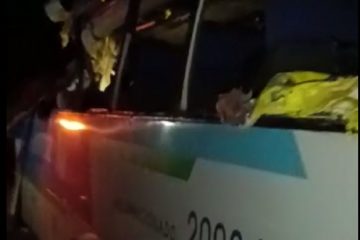 Bombeiros confirmam três óbitos em acidente envolvendo carreta e ônibus na MGC-120