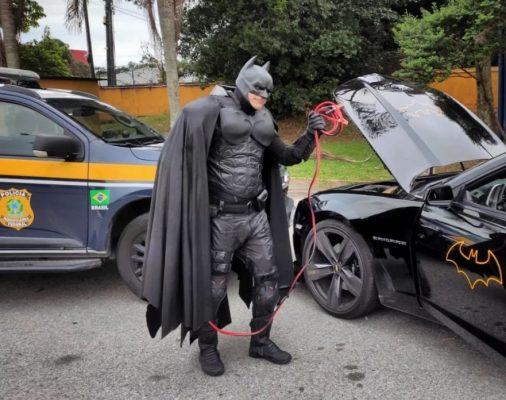 Batman é socorrido pela PRF