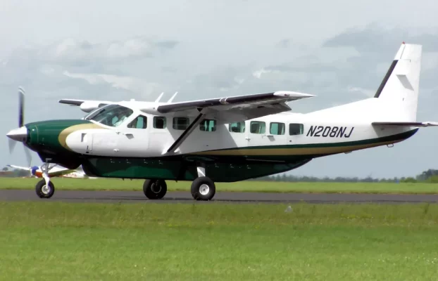 Piloto passa mal, passageiro inexperiente assume comando do avião e faz pouso de emergência