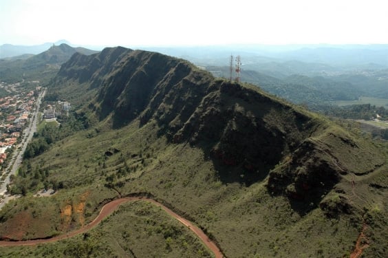 Prefeitura de BH ajuíza ação para suspender mineração na Serra do Curral