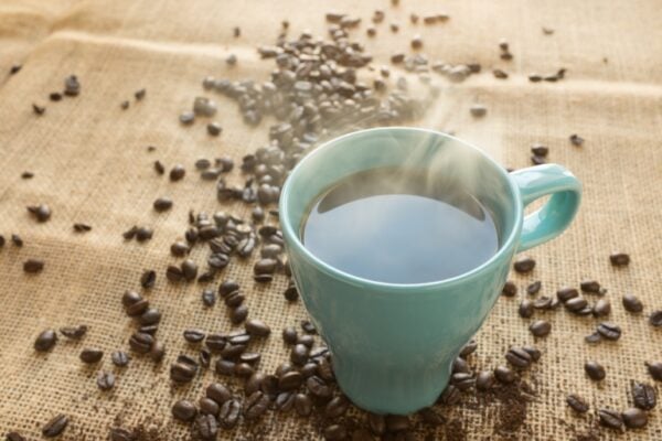 O dia só começa com uma boa xícara de café e a nossa previsão do tempo