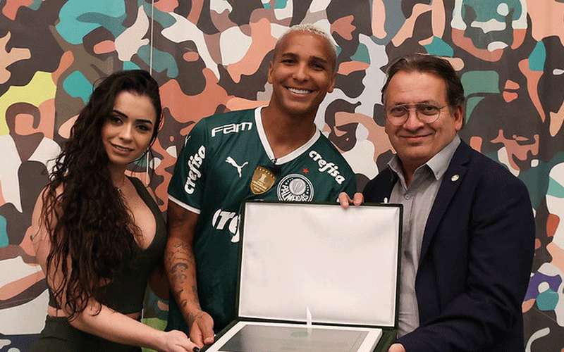 Liberado pelo Palmeiras, Deyverson é homenageado e afirma: ‘É um até logo’