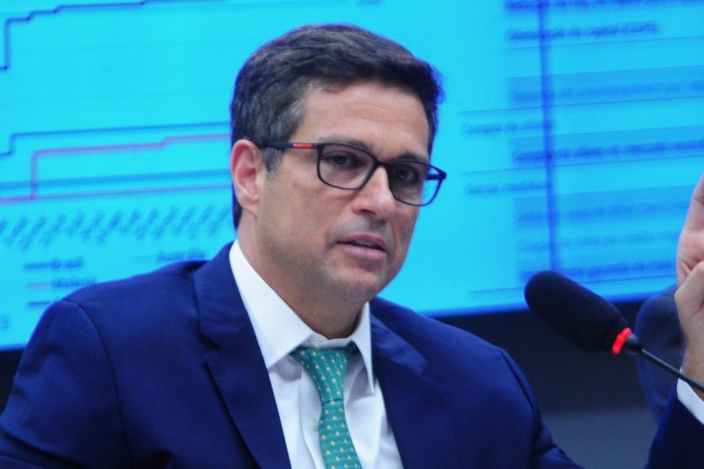 Presidente do BC cita previsões de que PIB pode crescer de 1% a 2%